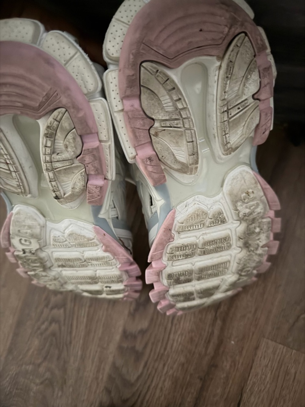 Balenciaga White Sneakers with Pastel Pink, Yellow & Blue Accents - Picture 4 of 4